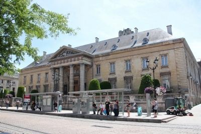 Palais de Justice and Marker. Click for full size. Palais de Justice and Marker image. Click for full size.