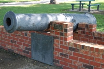 Civil War Cannon and Marker image. Click for full size.