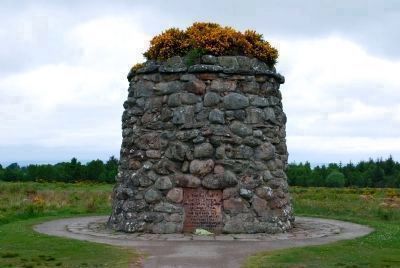 Culloden Battlefield Marker - Wide View with Cairn image. Click for full size.