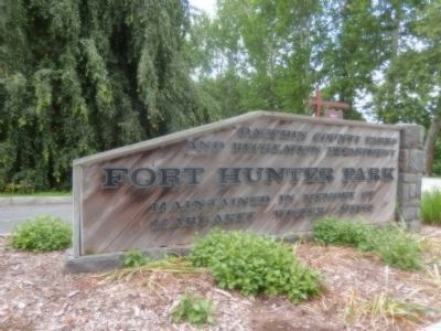 Sign at the entrance to Fort Hunter Park image. Click for full size.