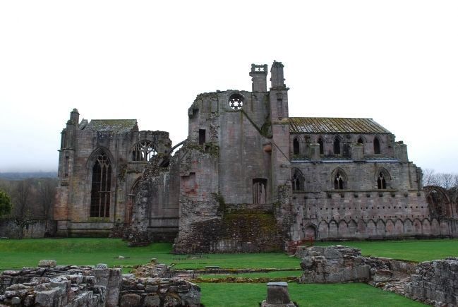 Melrose Abbey image. Click for full size.