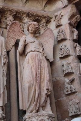 L'Ange au Sourire de Reims (the Smiling Angel of Reims) image. Click for full size.