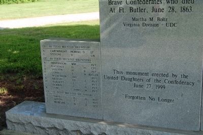 Fort Butler UDC Monument (left) image. Click for full size.