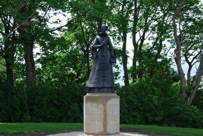 Mary Queen of Scots Statue image. Click for full size.