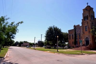 View to East Along S. 8th Street image. Click for full size.