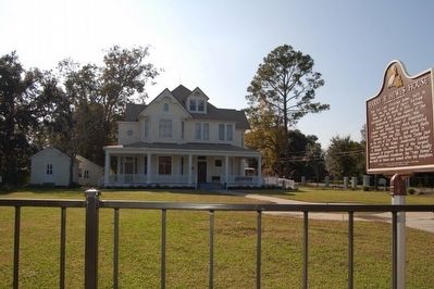 Harry B. Hewes House and Marker image. Click for full size.