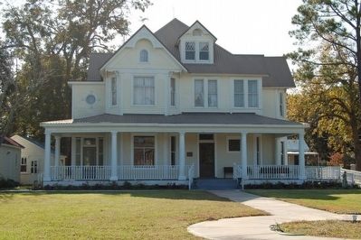 Harry B. Hewes House image. Click for full size.
