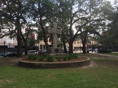 Wide shot of monument and Bienville Square.. Click for full size. Wide shot of monument and Bienville Square. image. Click for full size.
