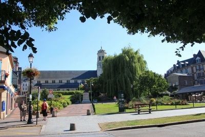 Honfleur War Memorial image. Click for full size.