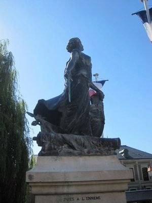 Honfleur War Memorial Sculpture image. Click for full size.