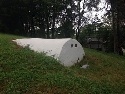 The Grayson Tomb and Markers image. Click for full size.