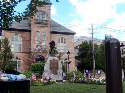 World War I Memorial Marker in front of Courthouse image. Click for full size.