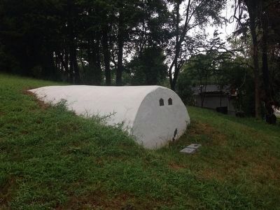 The Grayson Tomb and Markers image. Click for full size.