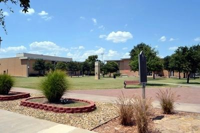 The Finch-Gray Science Center<br>and the Jay-Rollins Library. Click for full size. The Finch-Gray Science Center<br>and the Jay-Rollins Library image. Click for full size.