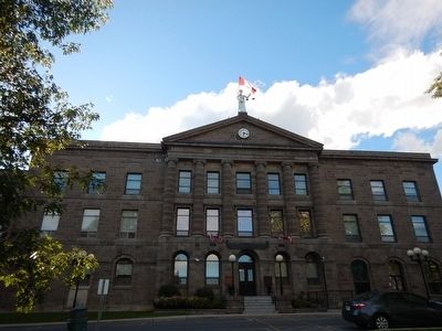 Leeds-Grenville County Court House image. Click for full size.