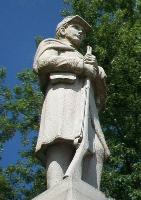 Civil War Memorial Statue image. Click for full size.