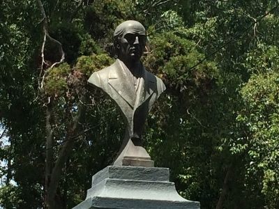 Hidalgo bust from 1969 by sculptor E. Tambriz image. Click for full size.