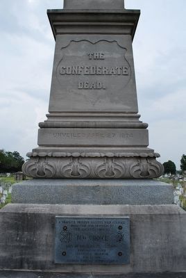 Confederate Memorial (center/ closeup) image. Click for full size.