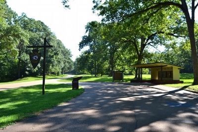 View to Northeast Along Natchez Trace Parkway image. Click for full size.