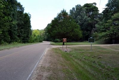 View to North Along Old Port Gibson Road image. Click for full size.