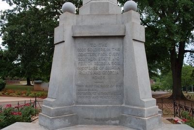 U.D.C. Confederate Soldiers Monument (right) image. Click for full size.