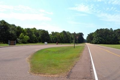 View to South from Natchez Trace Parkway image. Click for full size.