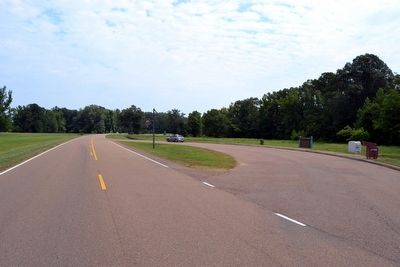 View to North from Natchez Trace Parkway image. Click for full size.