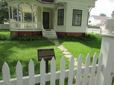 Marker at the C.E. Smith House image. Click for full size.