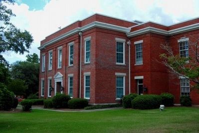 Historic McDuffie County Courthouse<br>East Facade image. Click for full size.