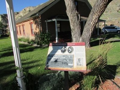 Von Hoffman House Marker image. Click for full size.