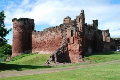 Northeast View of Bothwell Castle image. Click for full size.