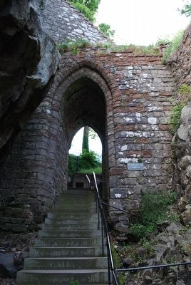 Portcullis Arch image. Click for full size.