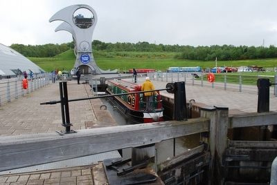 Falkirk Wheel & Canal image. Click for full size.