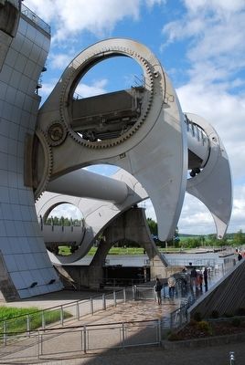 Falkirk Wheel in Operation image. Click for full size.