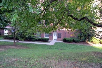 Northwest Side of Barren County Courthouse. Click for full size. Northwest Side of Barren County Courthouse image. Click for full size.