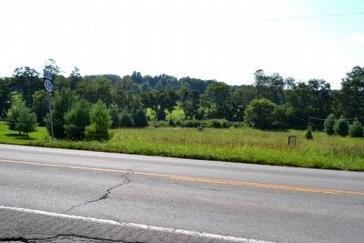 View to West Across S. Dixie Highway (US 31W) image. Click for full size.