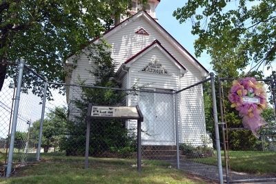Marker in front of First Evangelical Protestant Church of Bernstadt image. Click for full size.