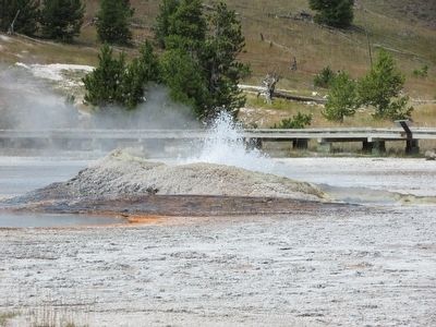 Daisy Geyser. Click for full size. Daisy Geyser image. Click for full size.