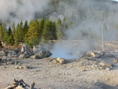 Porkchop Geyser image. Click for full size.