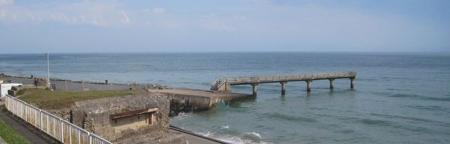 Le port artificiel "Mulberry" d'Omaha Beach<br>The artificial "Mulberry" harbor at Omaha Beach image. Click for full size.