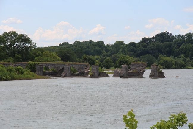 Erie Canal Aqueduct image. Click for full size.