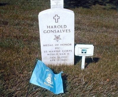 Harold Gonsalves Medal of Honor grave marker image. Click for full size.