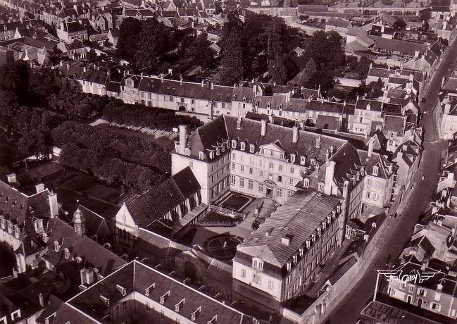 Le Grand Sminaire / The Old Seminary - Aerial View image. Click for full size.