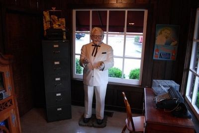 Colonel Sanders Statue inside Sanders Cafe image. Click for full size.