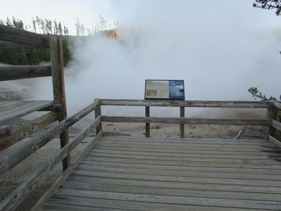 Marker at the Norris Geyser Basin image. Click for full size.
