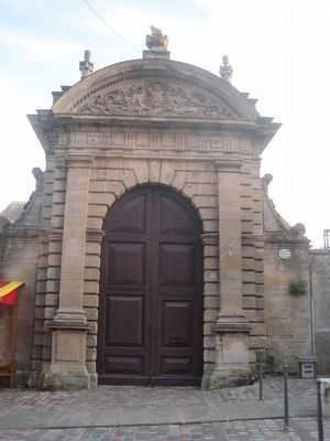 Entry porch to the 13th century manor house facing the transept portal. Click for full size. Entry porch to the 13th century manor house facing the transept portal image. Click for full size.