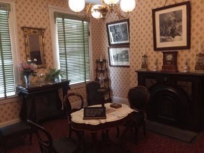 Parlor of the Petersen house image. Click for full size.