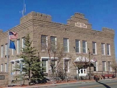 Courthouse and Marker. Click for full size. Courthouse and Marker image. Click for full size.