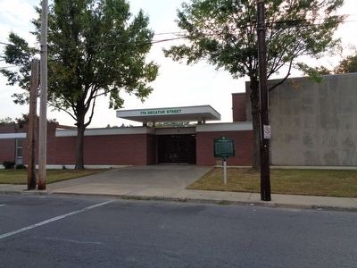 The Memphis 13/Gordon Elementary School Marker image. Click for full size.
