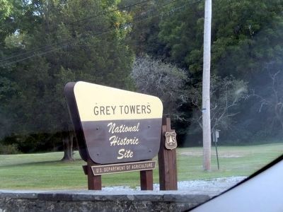 Sign to Grey Towers - Pinchot's family home image. Click for full size.